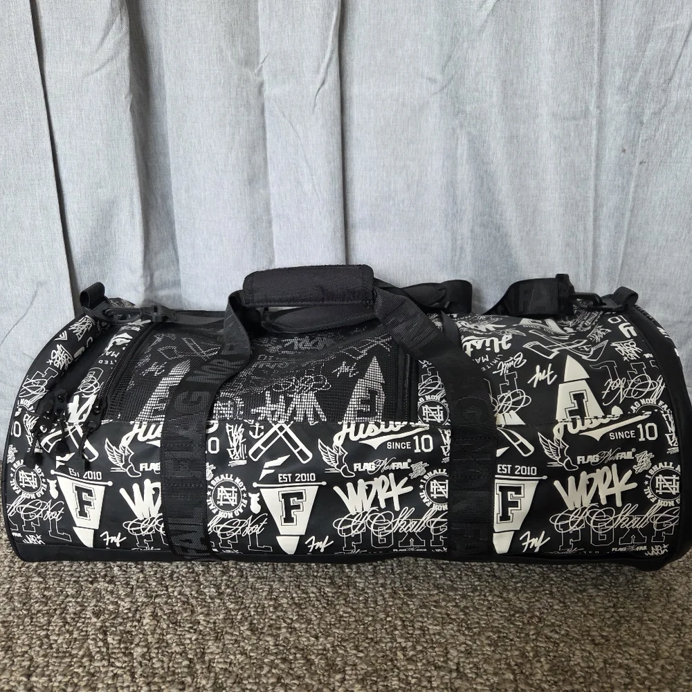 Flag Nor Fail Heavy Duty Travel Duffle Bag Black And White All Over Print EUC - Picture 6 of 15